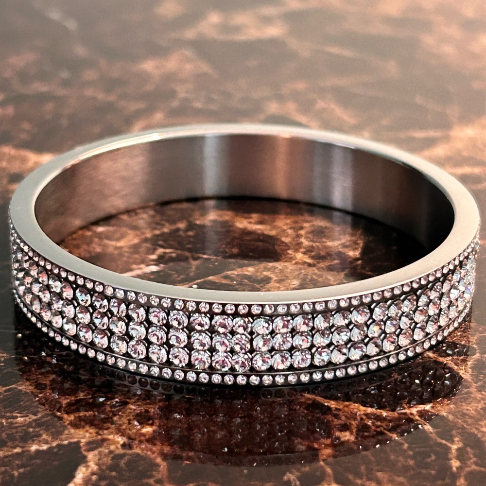 Sale!! Swarovski Sparkling New York Crystal Bangle Bracelet in Box, M